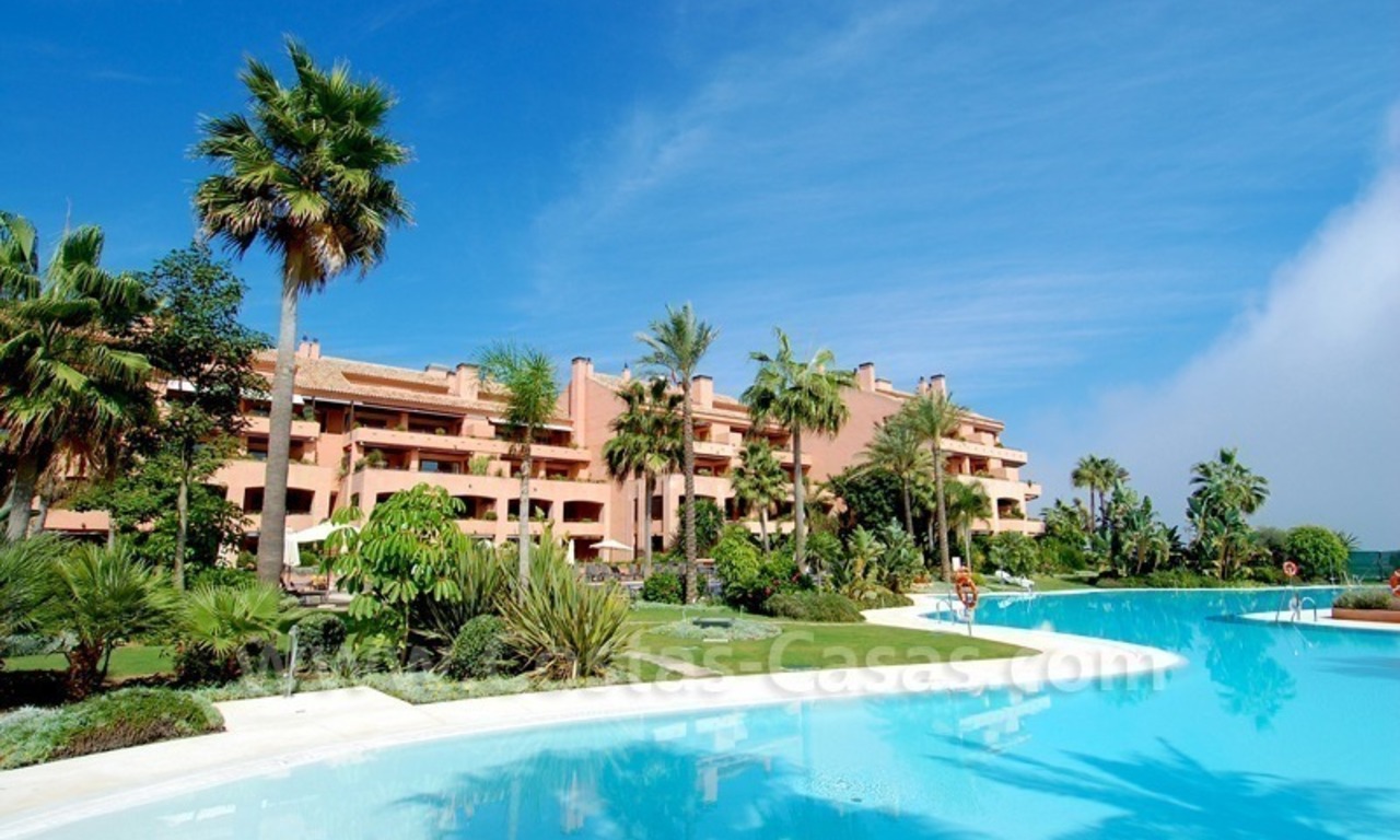 Appartement de luxe à vendre en première ligne de plage à Malibu, Puerto Banús, Marbella 0