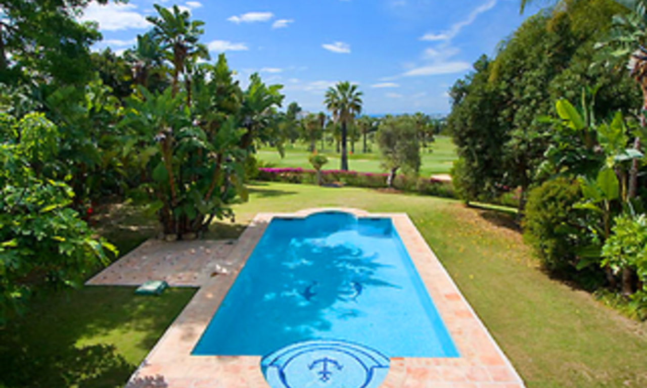 Villa en première ligne de golf à vendre, Nueva Andalucía, Marbella 0