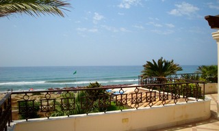 Penthouse exclusif en première ligne de plage à vendre à Los Monteros à Marbella 1