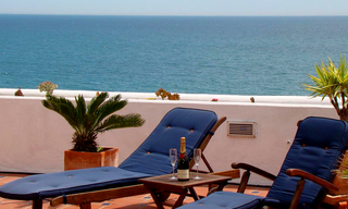 Appartement penthouse de plage à vendre à Estepona 0