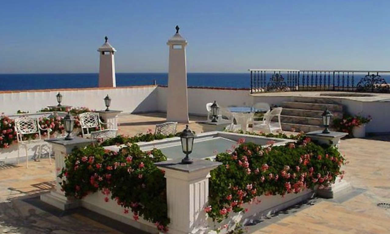 Villa prestigieuse en première ligne de plage à vendre, Puerto Banús - Marbella 3