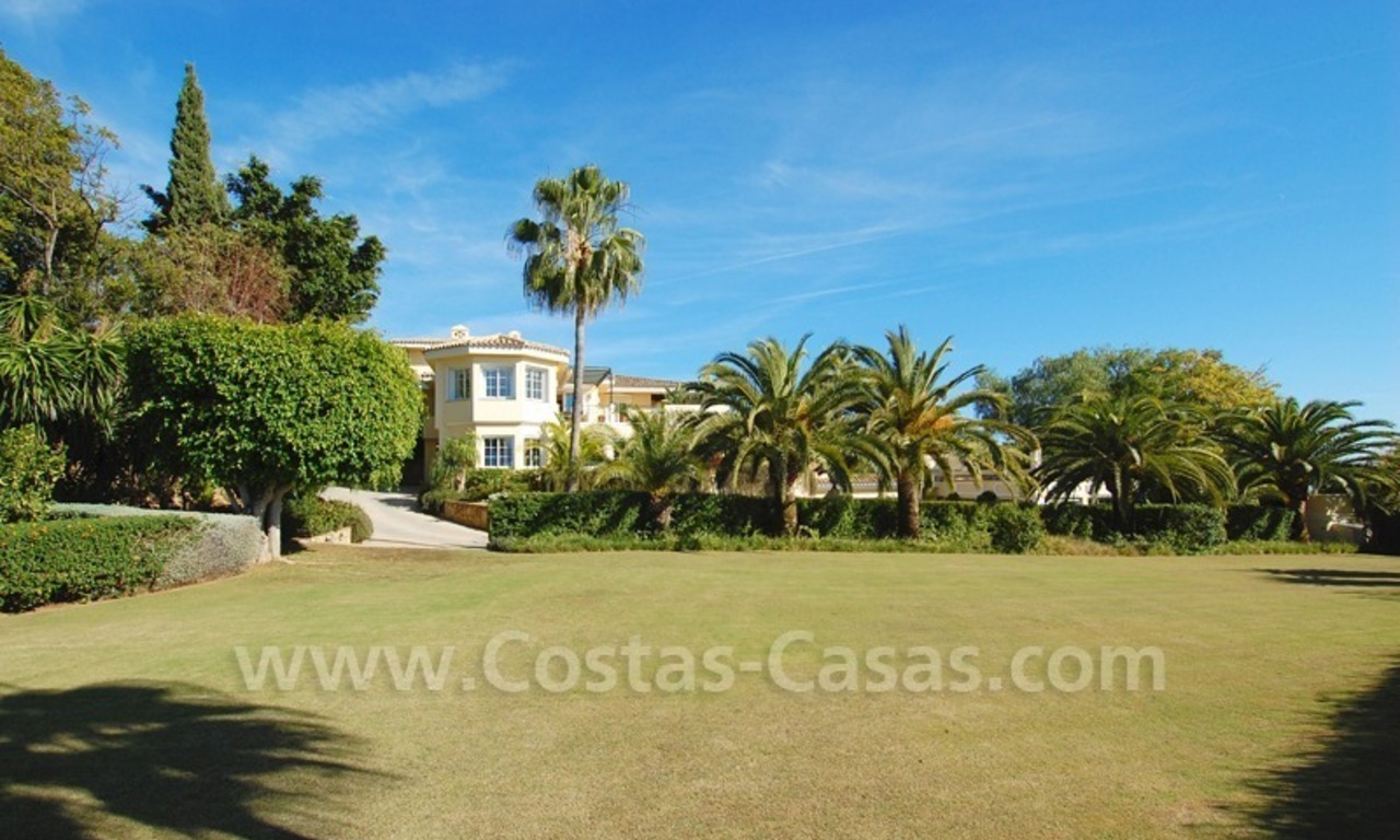 Villa exclusive à vendre avec des vues spéctaculaires, située dans un complexe fermé prestigieux dans la zone de Marbella - Benahavis 14