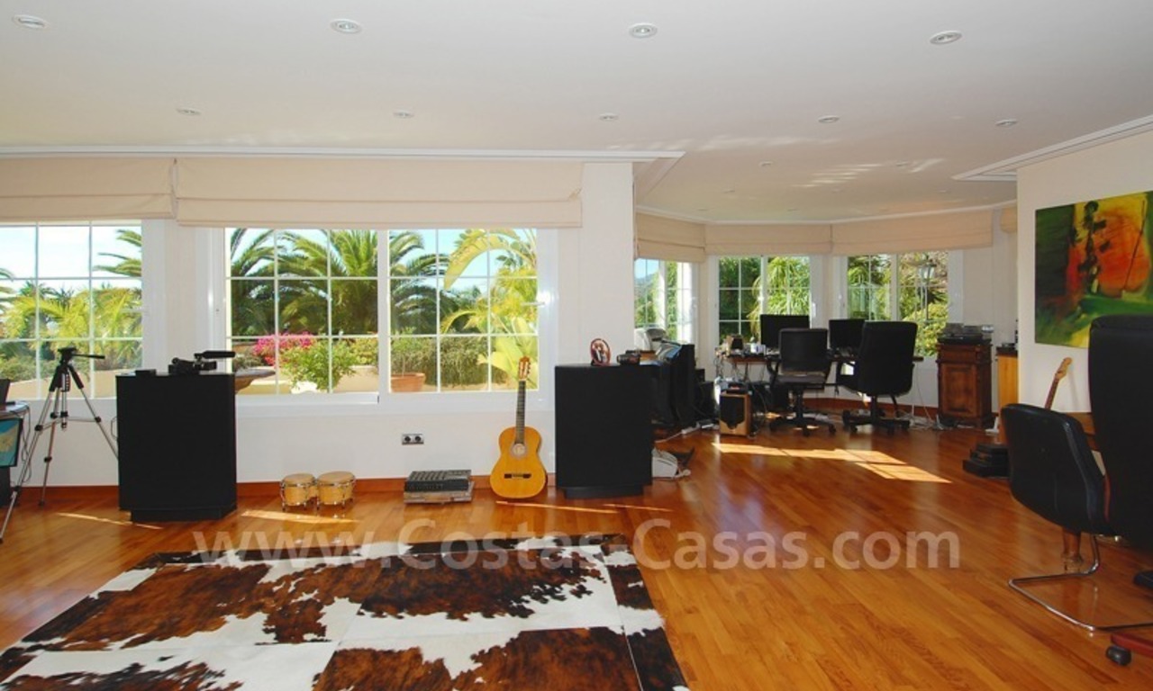 Villa exclusive à vendre avec des vues spéctaculaires, située dans un complexe fermé prestigieux dans la zone de Marbella - Benahavis 22