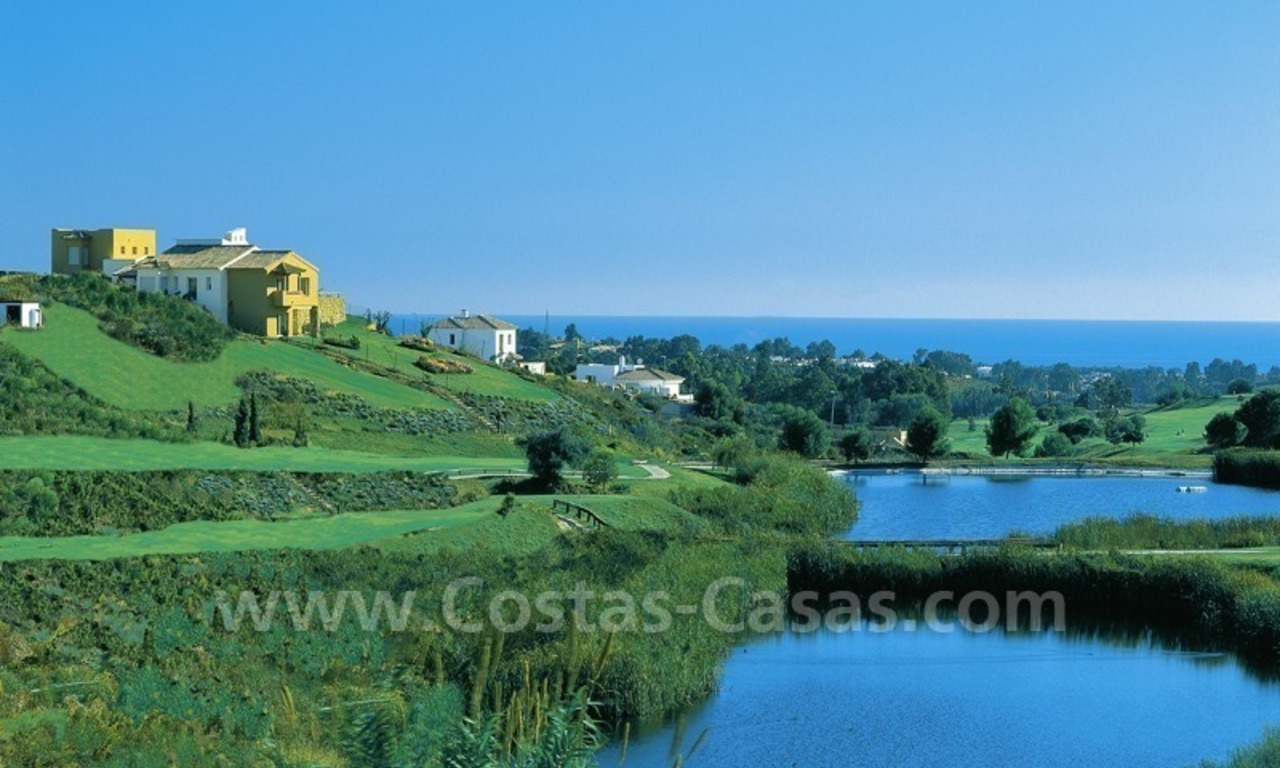 Villa de luxe à vendre en première ligne de golf à Marbella - Benahavis avec des vues magnifiques de la mer, du golf et des montagnes 2