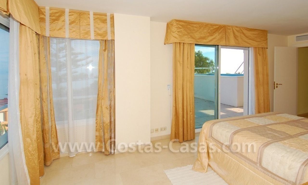 Appartement de plage et penthouse à vendre, première ligne de plage dans la nouvelle Mille d' Or, Marbella - Estepona 11