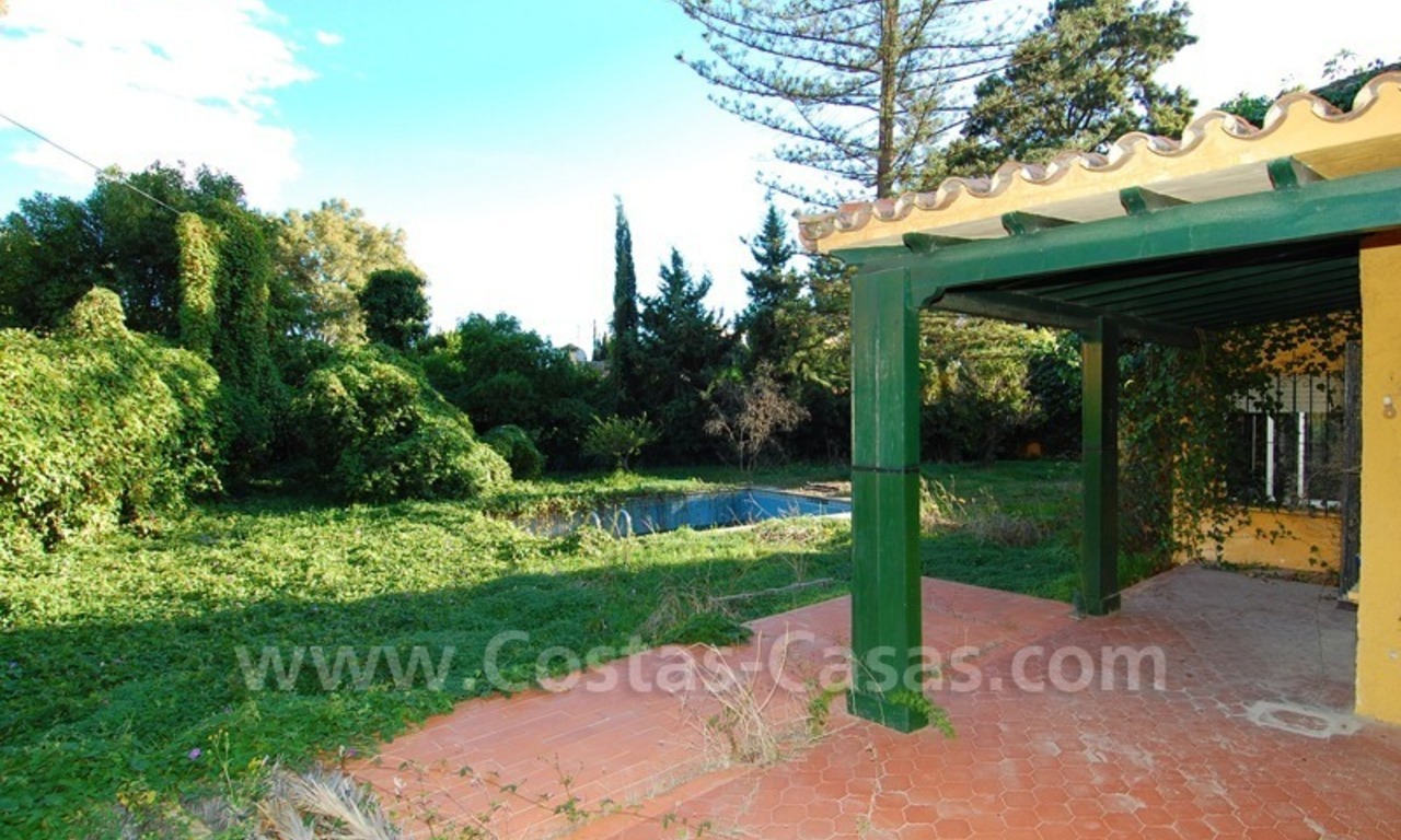 Opportunité! Parcelle avec une villa détachée à renover, à vendre près de la plage à San Pedro - Marbella 0