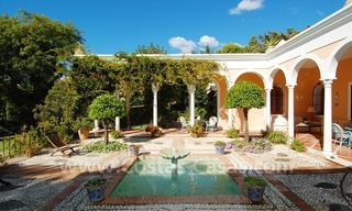 Villa romantique à vendre au-dessus de la Mille d' Or à Marbella 6