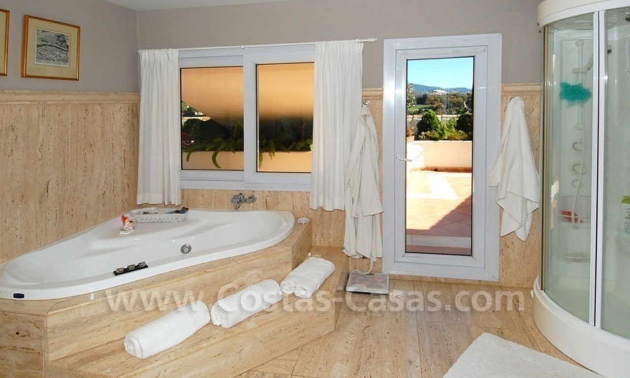 Villa de luxe à vendre dans un complexe en première ligne de golf à Marbella 25