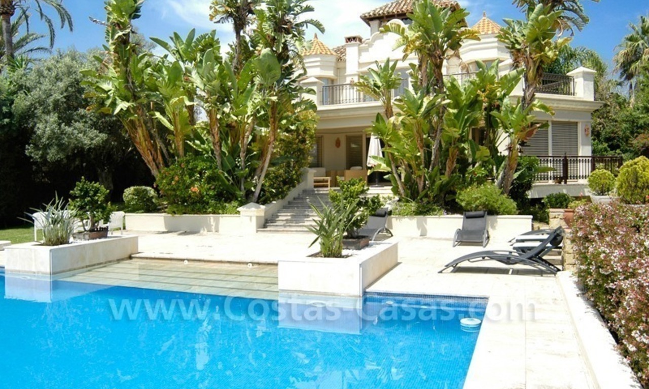 Villa de style classique à acheter à l' Est de Marbella 0