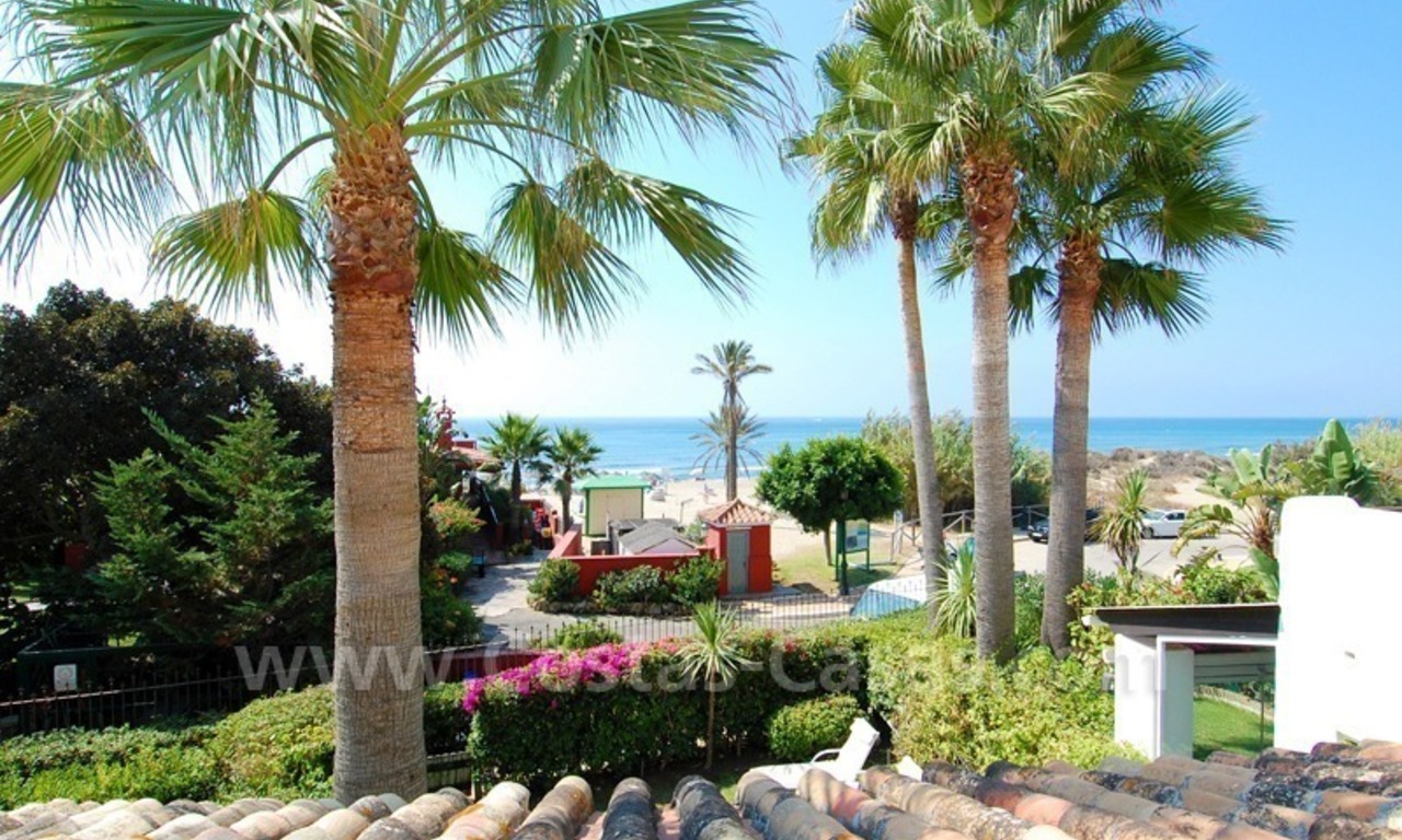 Maison jumelée en première ligne de plage à vendre à Marbella 1