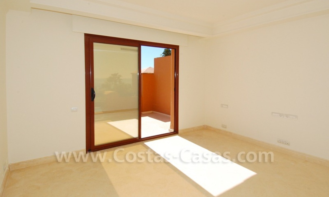 Appartement de luxe à vendre dans un complexe en première ligne de plage sur la nouvelle Mille d' Or dans la zone entre Marbella et Estepona 9