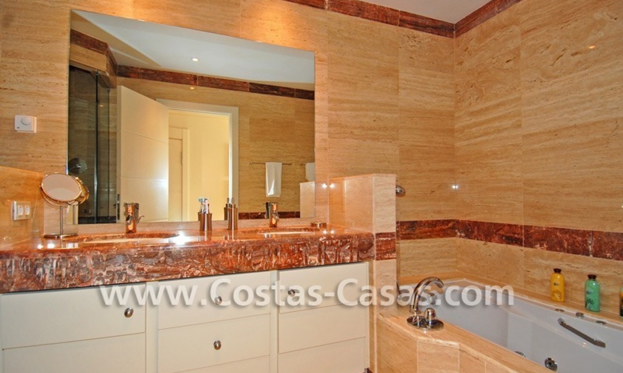 Appartement de luxe en première ligne de plage à vendre dans un complexe exclusif,Nouvelle Mille d' Or, Marbella - Estepona 20