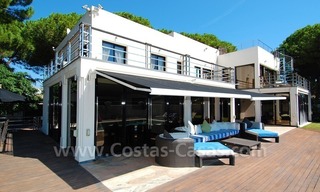 Villa moderne en première ligne de plage pour une location de vacances 1
