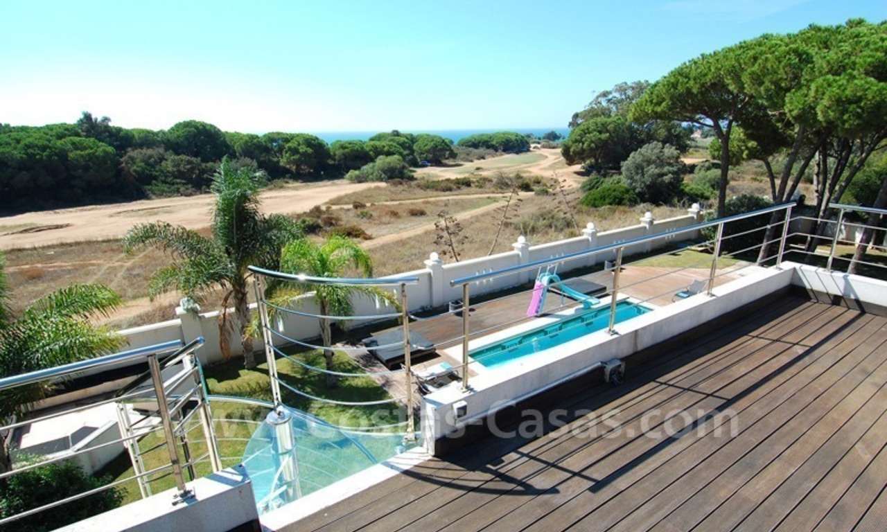 Villa moderne en première ligne de plage pour une location de vacances 8