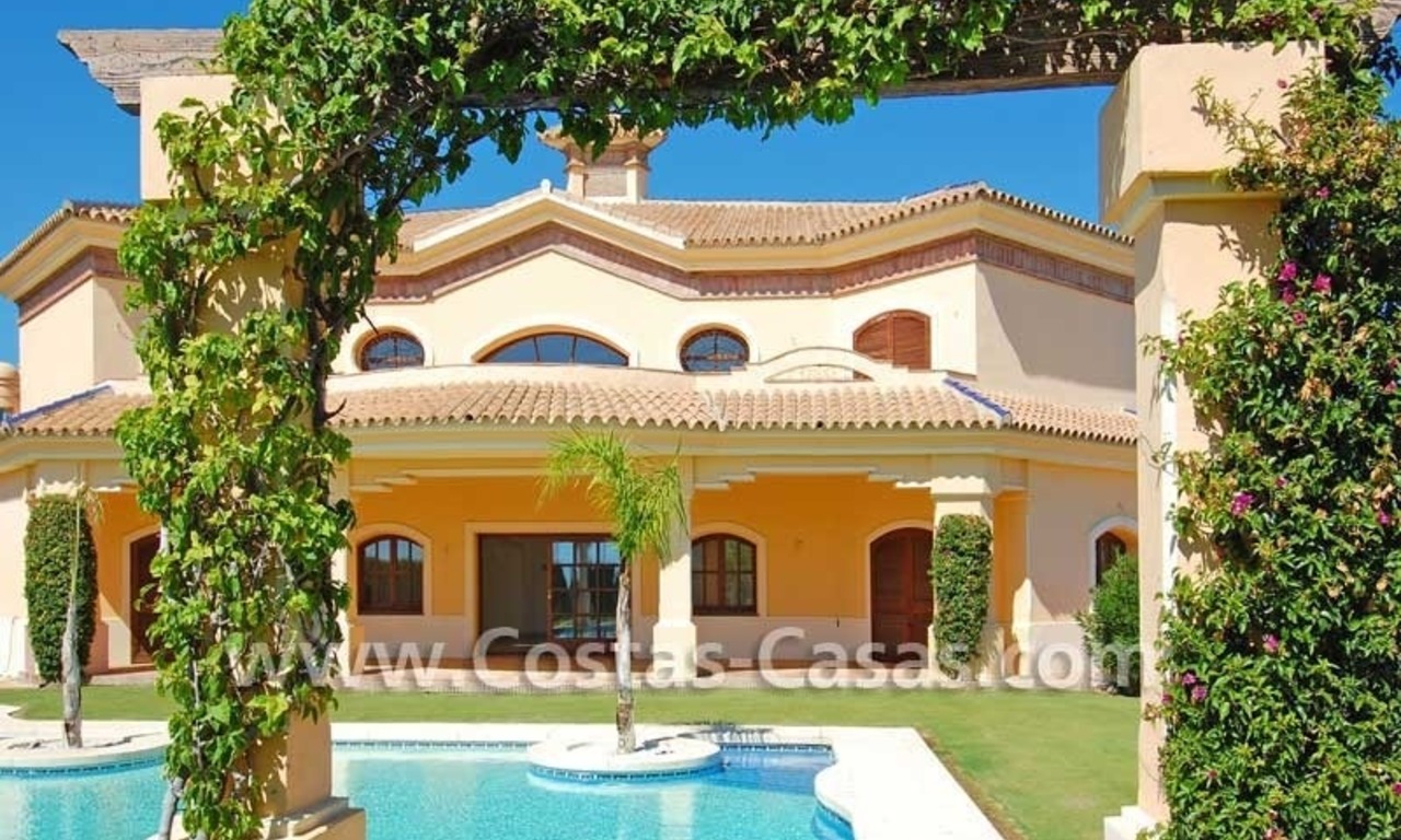  Nouvelle villa de style andalou moderne à vendre, complexe de golf, nouvelle Mille d' Or, Puerto Banús - Marbella, Benahavis - Estepona 2