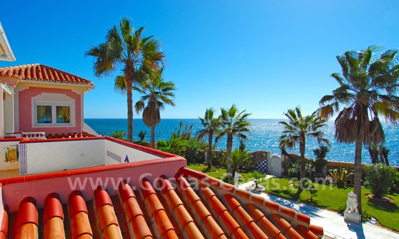Villa en première ligne de plage à vendre avec deux maisons d' hôtes dans l' Est de Marbella 22