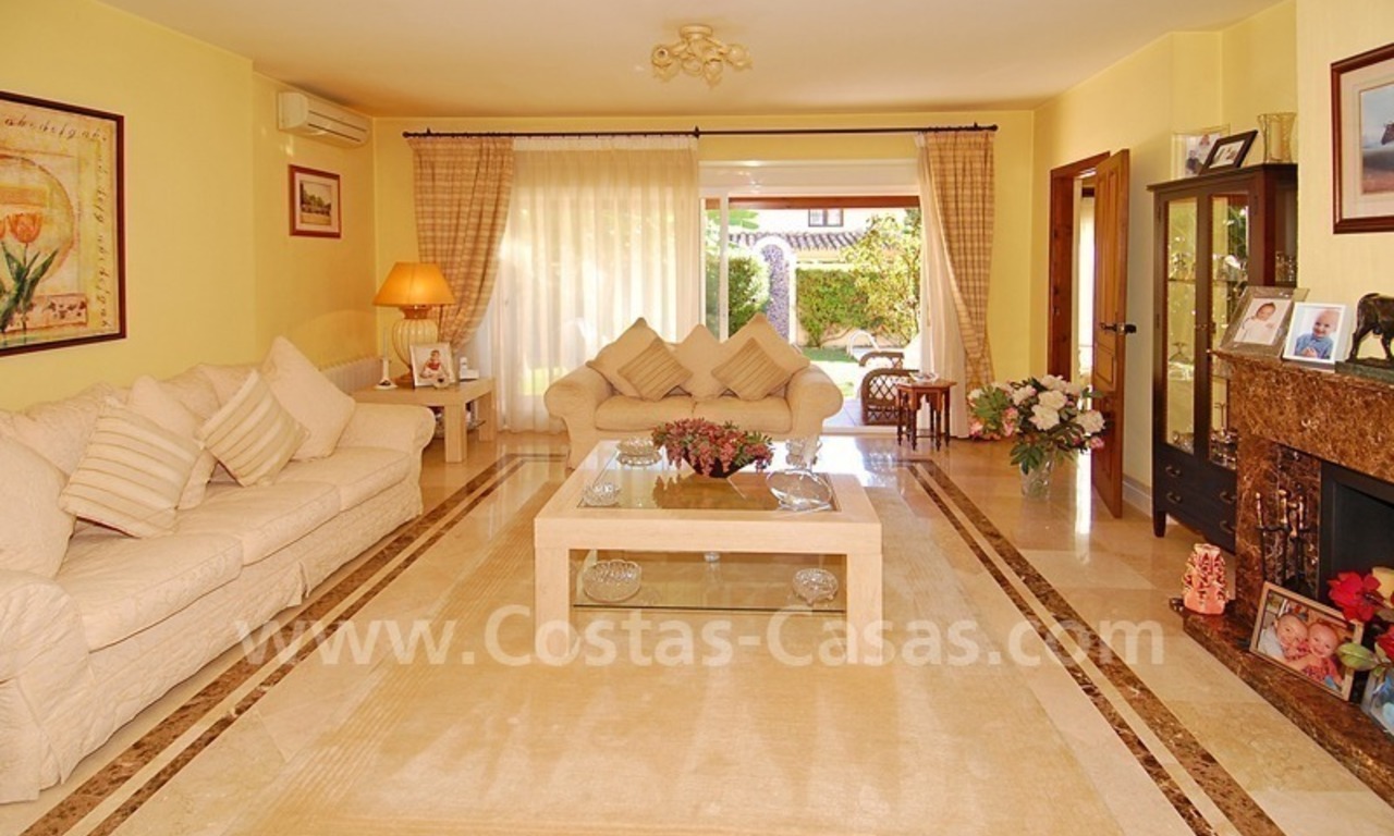 Bonne affaire! Villa de style classique à vendre dans Nueva Andalucía - Marbella 8
