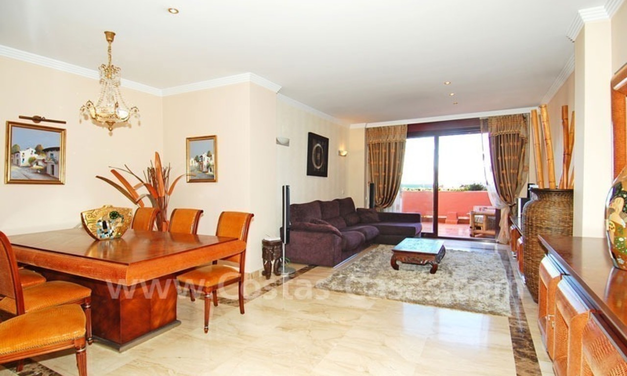 Appartement penthouse à vendre en seconde ligne de plage dans un complexe sur la nouvelle Mille d' Or, Marbella - Estepona 2
