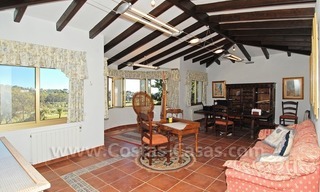 Villa en première ligne de golf de style andalou à vendre à Estepona - Marbella 22