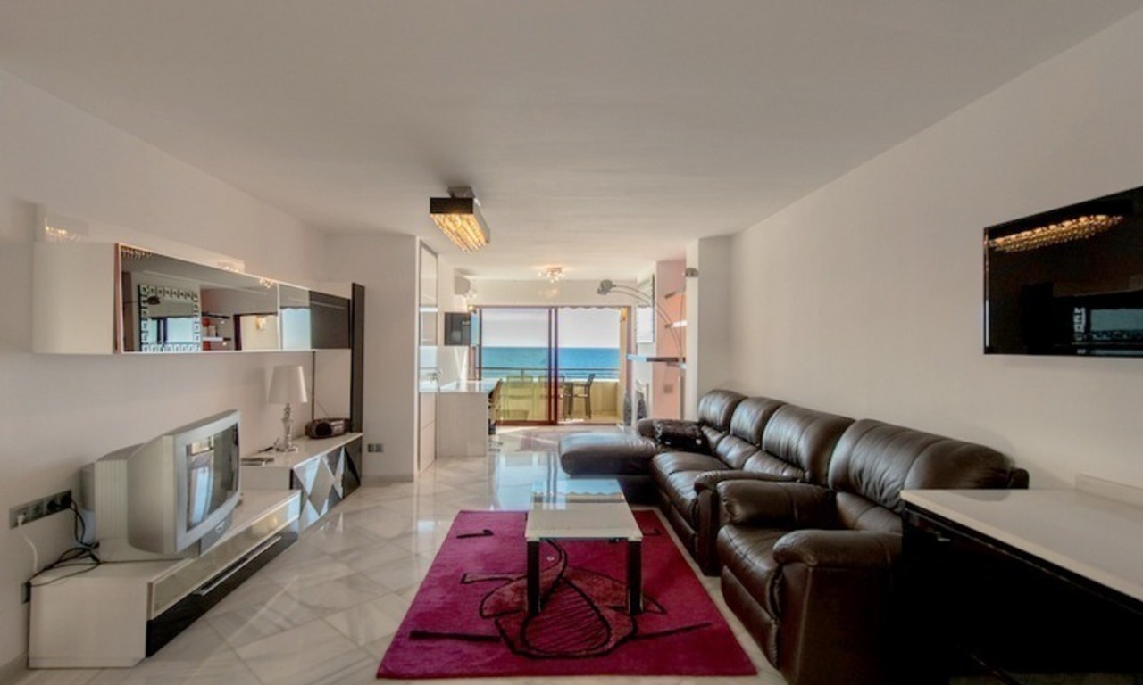 Appartements penthouses à vendre, en première ligne de plage à Estepona centre 2