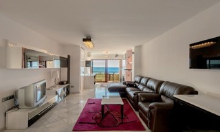 Appartements penthouses à vendre, en première ligne de plage à Estepona centre 2
