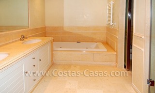 Appartement de plage luxueux à vendre dans un complexe en première ligne de plage, nouvelle Mille d' Or, Marbella - Estepona 10