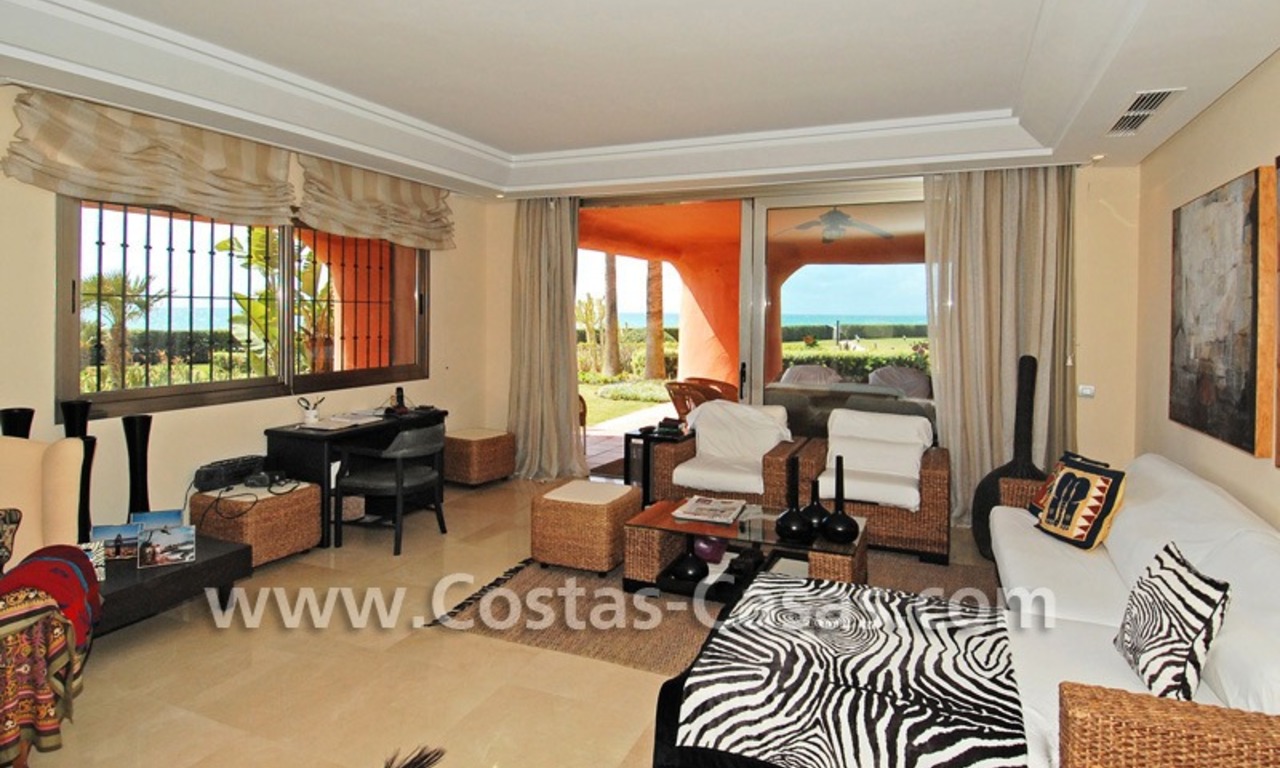 Appartement de luxe de style andalou en première ligne de plage à Marbella 7
