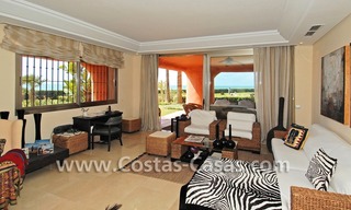 Appartement de luxe de style andalou en première ligne de plage à Marbella 7