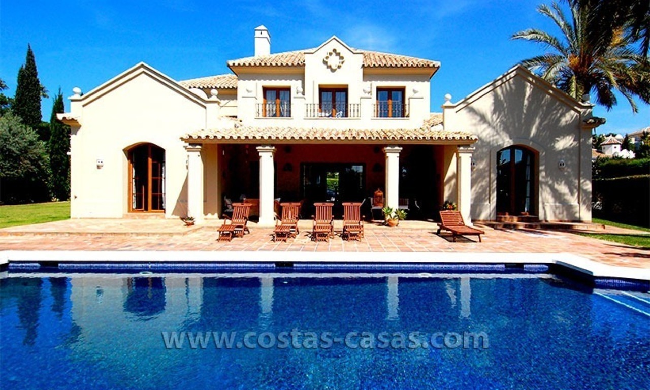 Villa de style andalouse à vendre à Estepona - Marbella 0