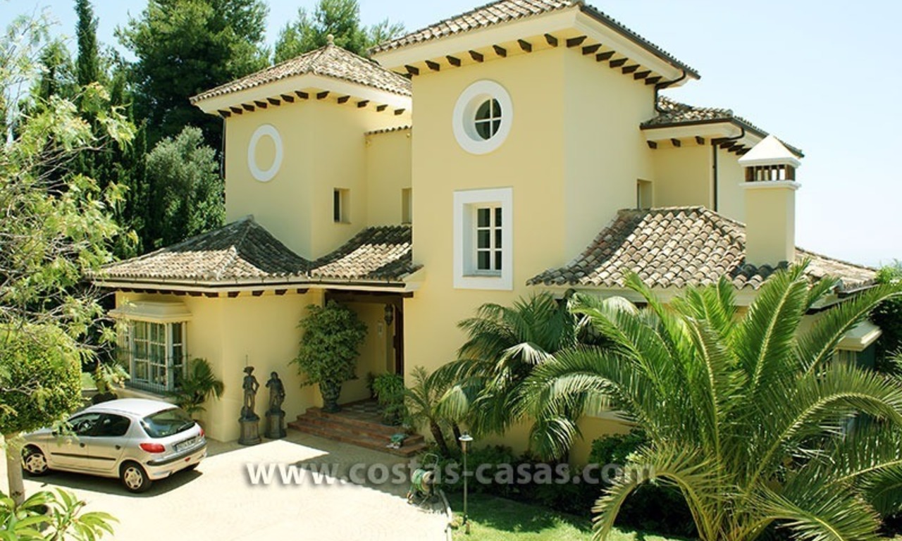 Villa de style andalou à vendre sur la Mille d' Or à Marbella 3
