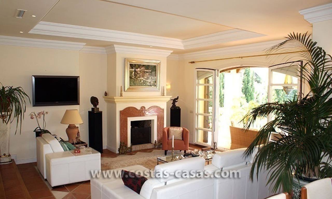 Villa de style andalou à vendre sur la Mille d' Or à Marbella 17