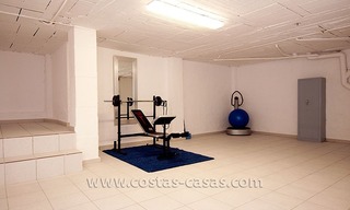 À vendre: bonne orientation, spacieuse et totalement rénovée, villa à Marbella 32