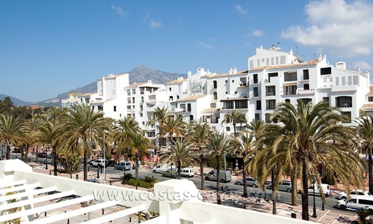 À vendre à Puerto Banus, Marbella: Appartement exclusif à Playas del Duque, en bord de mer 2