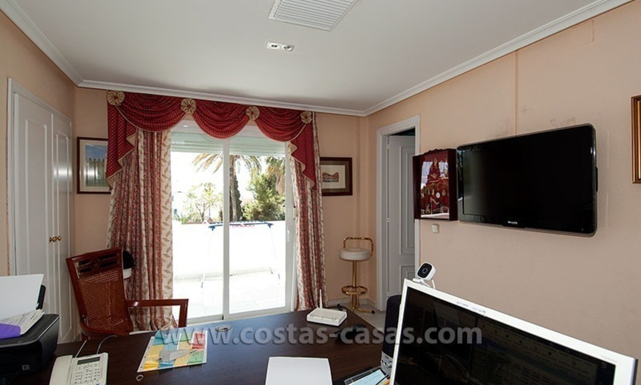 À vendre: Spacieux appartement de luxe à proximité de Puerto Banús, Marbella 19