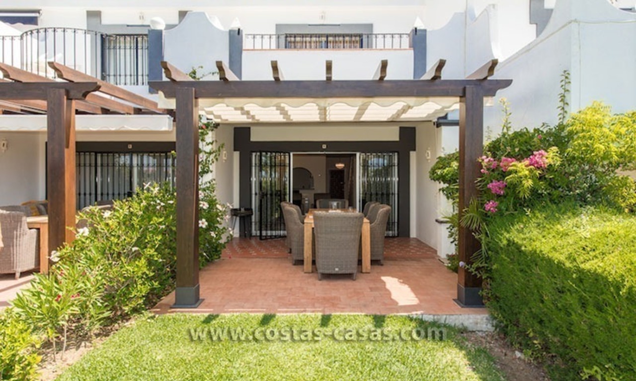 A vendre: maison mitoyenne en première ligne de golf à Nueva Andalucía, Marbella 2