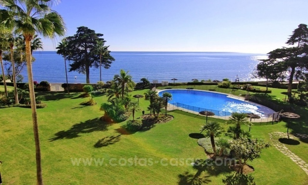 Appartement en bord de mer à vendre, complexe en première ligne de plage, Nouvelle Mille d’Or, Marbella - Estepona 0