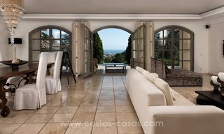 Une villa moderne et confortable à vendre avec une excellente vue sur la mer, El Madroñal, Benahavis - Marbella 5
