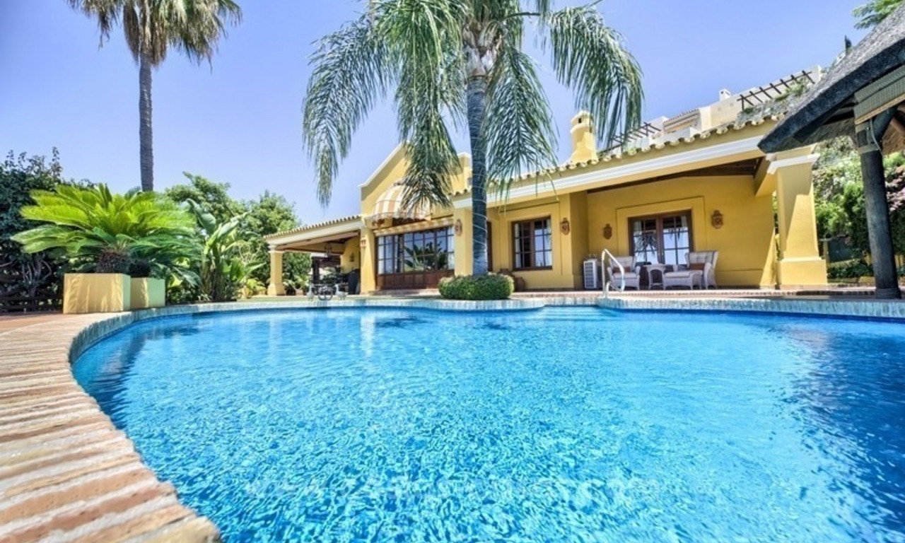Villa à vendre dans une communauté fermée, avec vue sur la mer à Benahavis - Marbella 9