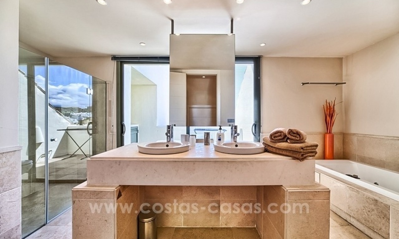 Appartement penthouse moderne de luxe en première ligne de golf à vendre dans un complexe de golf 5 * dans Benahavis - Marbella 18