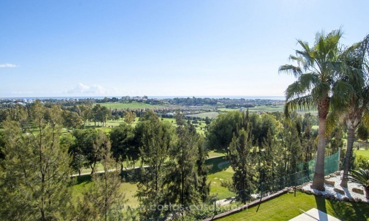  Magnifique villa de golf, de style moderne à vendre dans Marbella - Benahavis avec des vues spéctaculaires de la mer, du golf et des montagnes 4