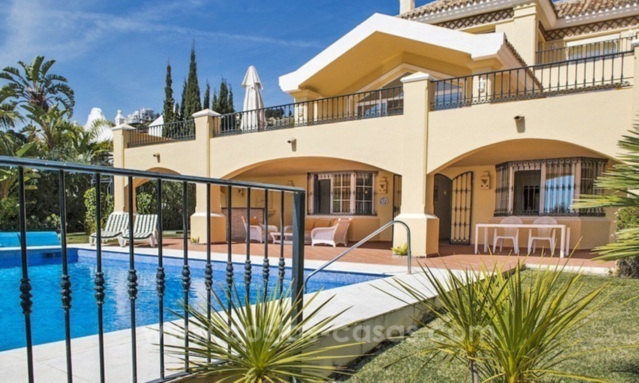 Villa de luxe en première ligne de golf à vendre à Nueva Andalucía, Marbella 0