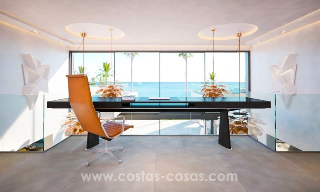 Villa contemporaine nouvellement construite en première ligne de plage à vendre, Nouvelle Mille d’Or, Marbella - Estepona 17