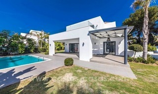 Nouvelles villas de plage de design en vente sur la Nouvelle Mille d’Or, Marbella - Estepona 1