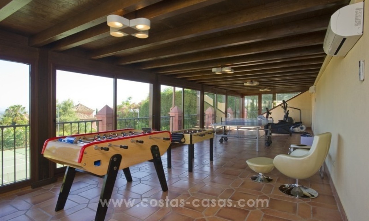 À vendre à Marbella : Superbe villa avec villa pour invités et piste de tennis 26