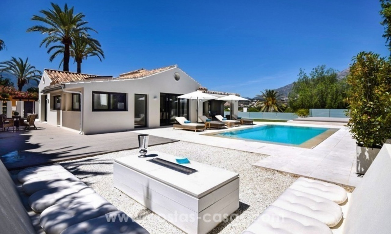 Villa rénovée en première ligne de golf à vendre à Los Naranjos Golf, Nueva Andalucía, Marbella 1