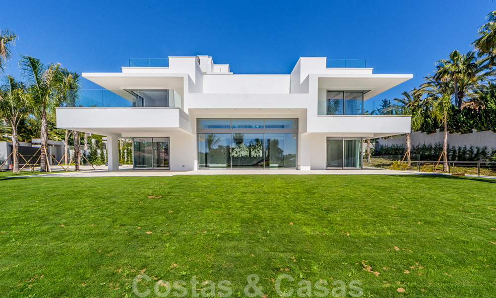 Villas modernes de design en deuxième ligne de plage à vendre à Guadalmina Baja, Marbella 29024