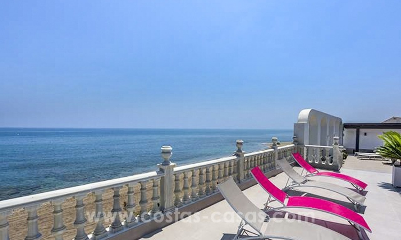 Villa de luxe en première ligne de plage à vendre à Mijas-Costa, Costa del Sol 1
