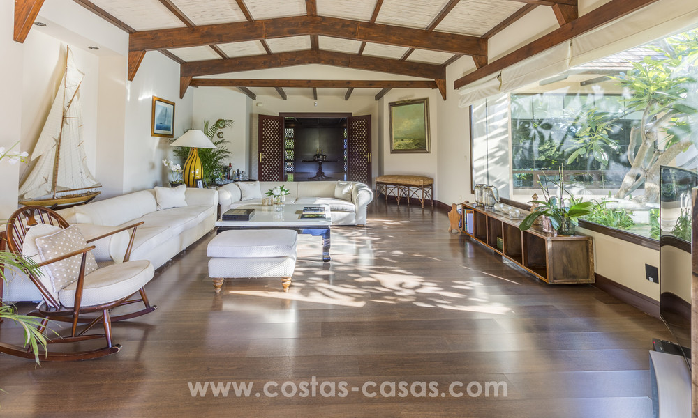Villa contemporaine avec des influences asiatiques à vendre en première ligne de golf à Marbella 17421