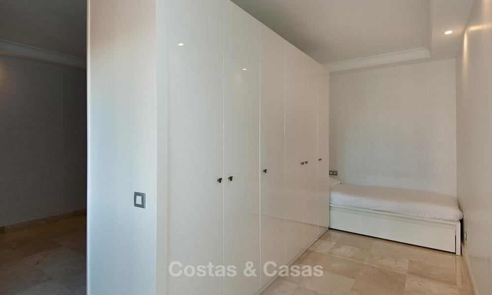 A vendre à l’Hotel Kempinski, Marbella - Estepona: Appartement rénové dans un style moderne 348