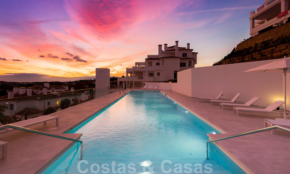 Beaux appartements de luxe à vendre dans un complexe exclusif à Nueva Andalucia - Marbella avec vue sur le golf et la mer 31953